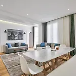 Urbanflat 69 - Authentic Parisian Home In The Center Of Paris