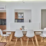 Urbanflat 69 - Authentic Parisian Home In The Center Of Paris