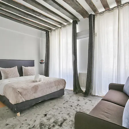 Urbanflat 69 - Authentic Parisian In The Center Of Parigi