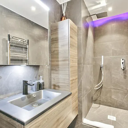 Urbanflat 69 - Authentic Parisian In The Center Of * Parigi