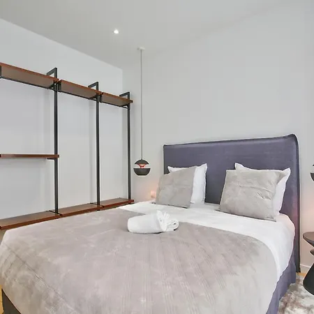 Urbanflat 69 - Authentic Parisian In The Center Of