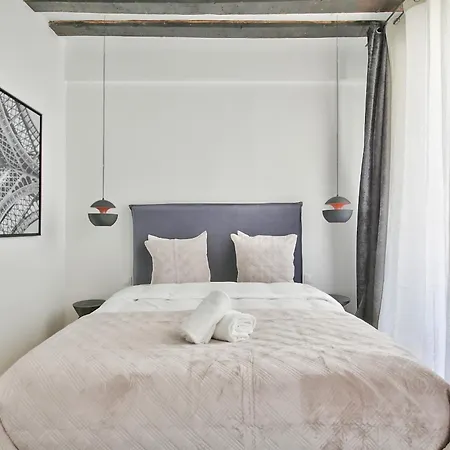 Urbanflat 69 - Authentic Parisian In The Center Of Parigi