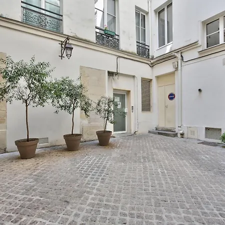 Appartamento Urbanflat 69 - Authentic Parisian In The Center Of Parigi
