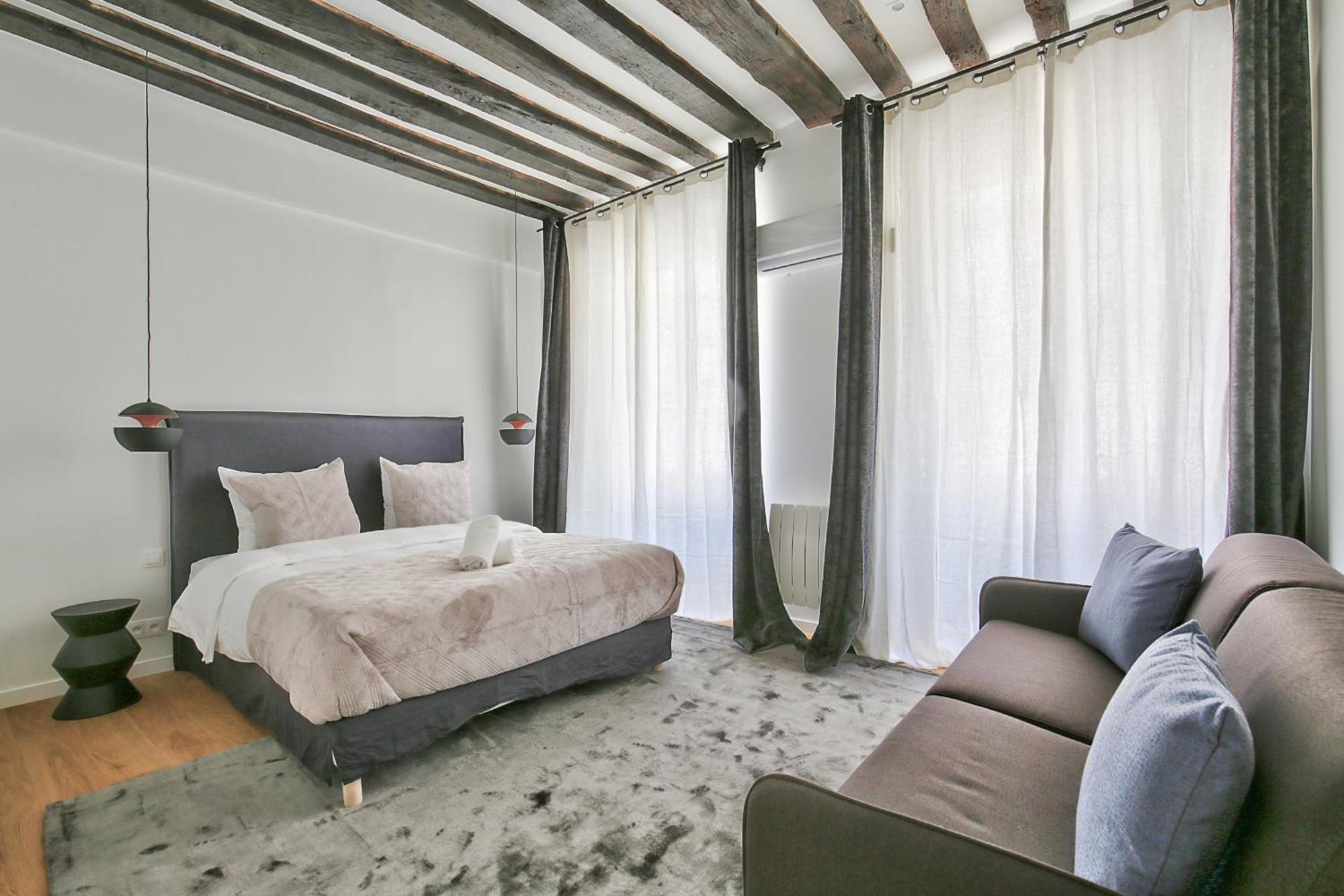 Urbanflat 69 - Authentic Parisian In The Center Of Parigi